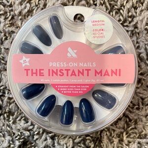 Olive & June Blue Press-On Nails